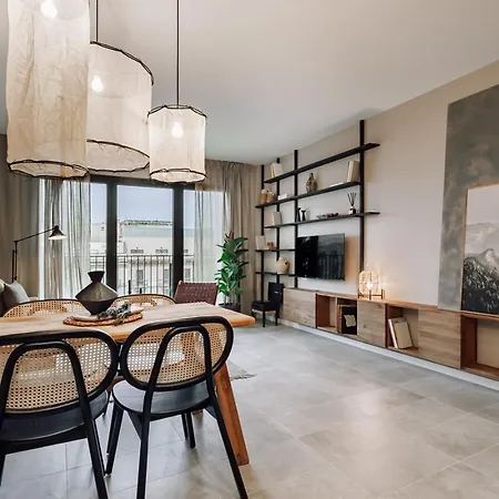 アパート Mont - 2 Bedrooms And Office In Eixample Esquerra バルセロナ